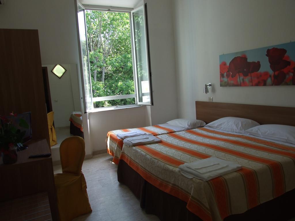 Hotel Derna Viareggio Rum bild
