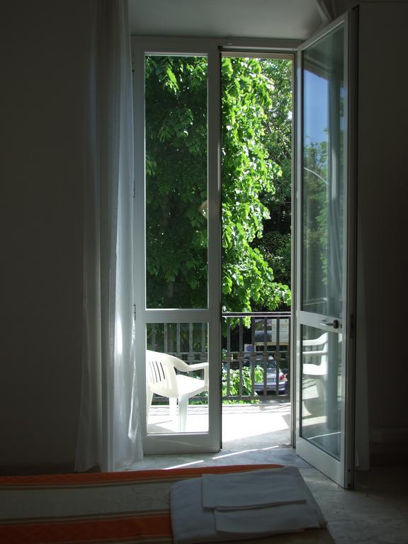 Hotel Derna Viareggio Rum bild