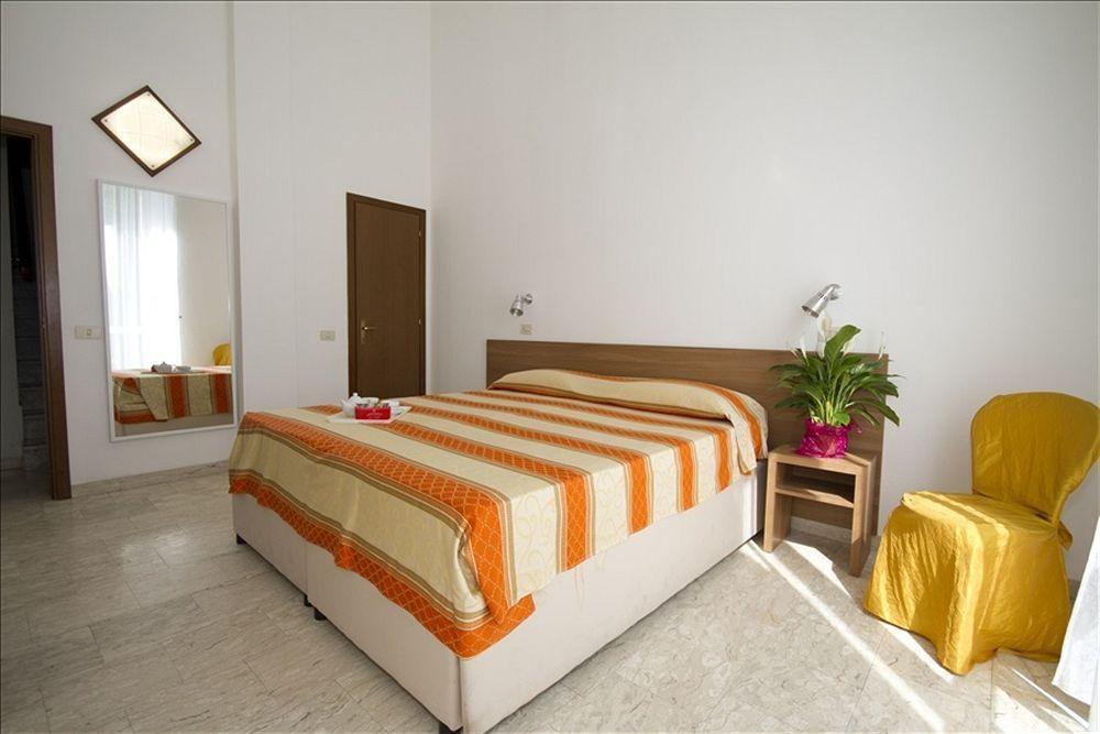 Hotel Derna Viareggio Exteriör bild