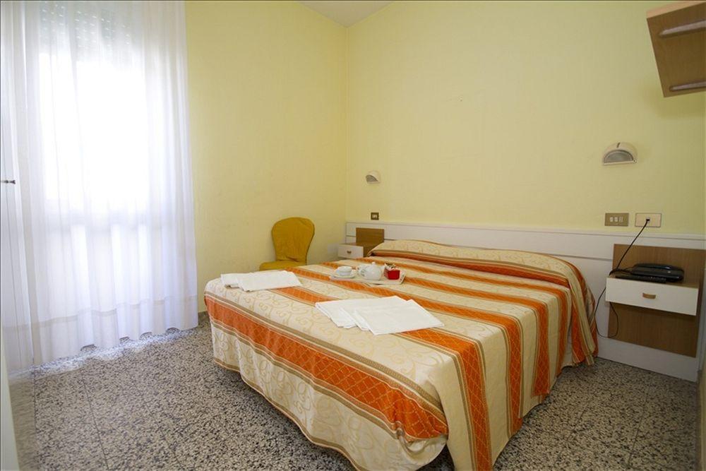 Hotel Derna Viareggio Exteriör bild