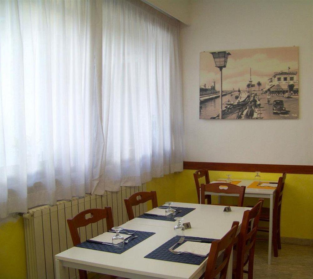 Hotel Derna Viareggio Exteriör bild