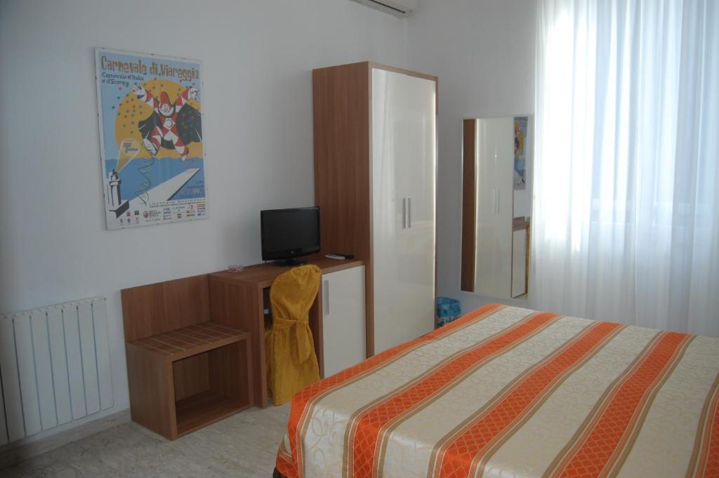 Hotel Derna Viareggio Rum bild