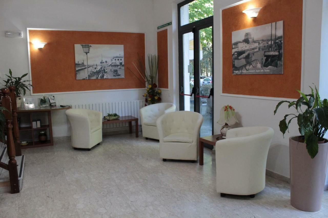 Hotel Derna Viareggio Exteriör bild