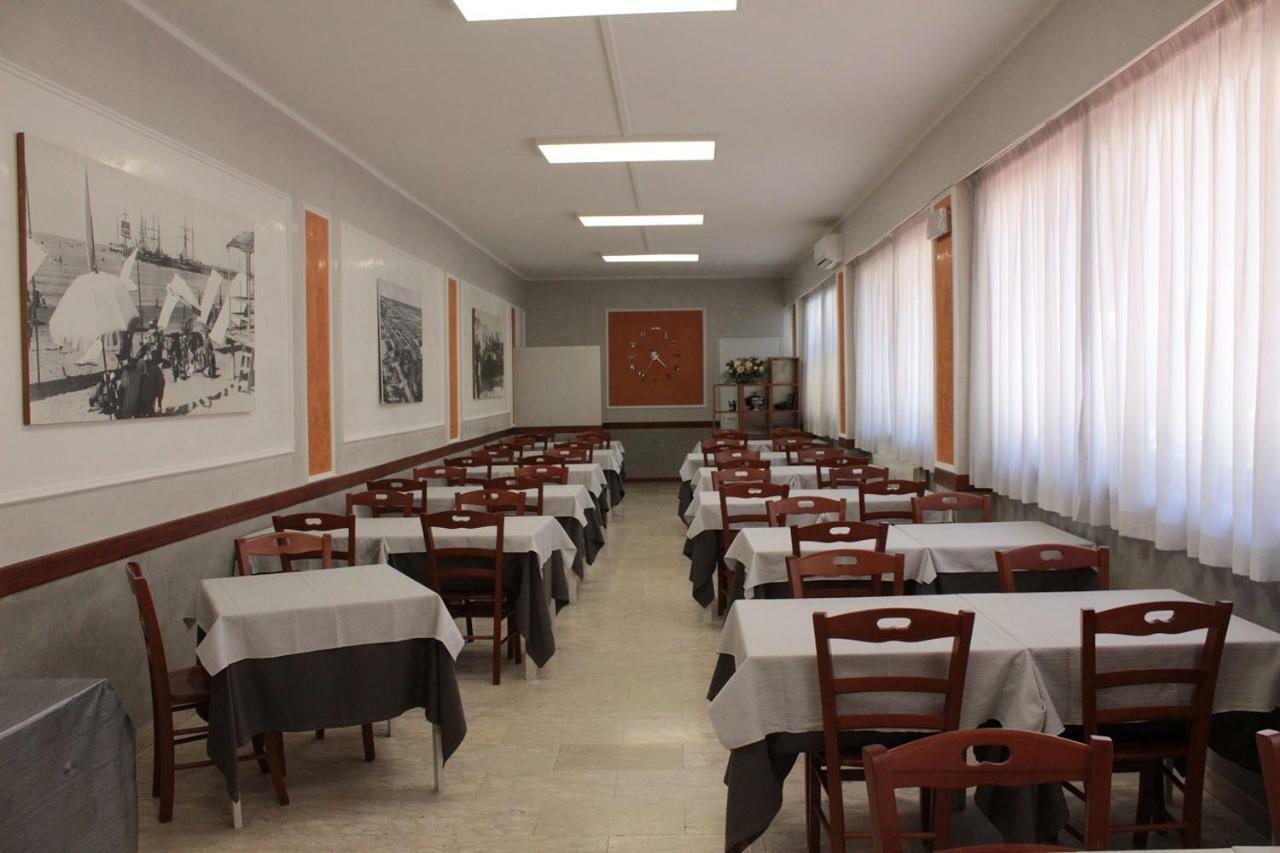 Hotel Derna Viareggio Exteriör bild
