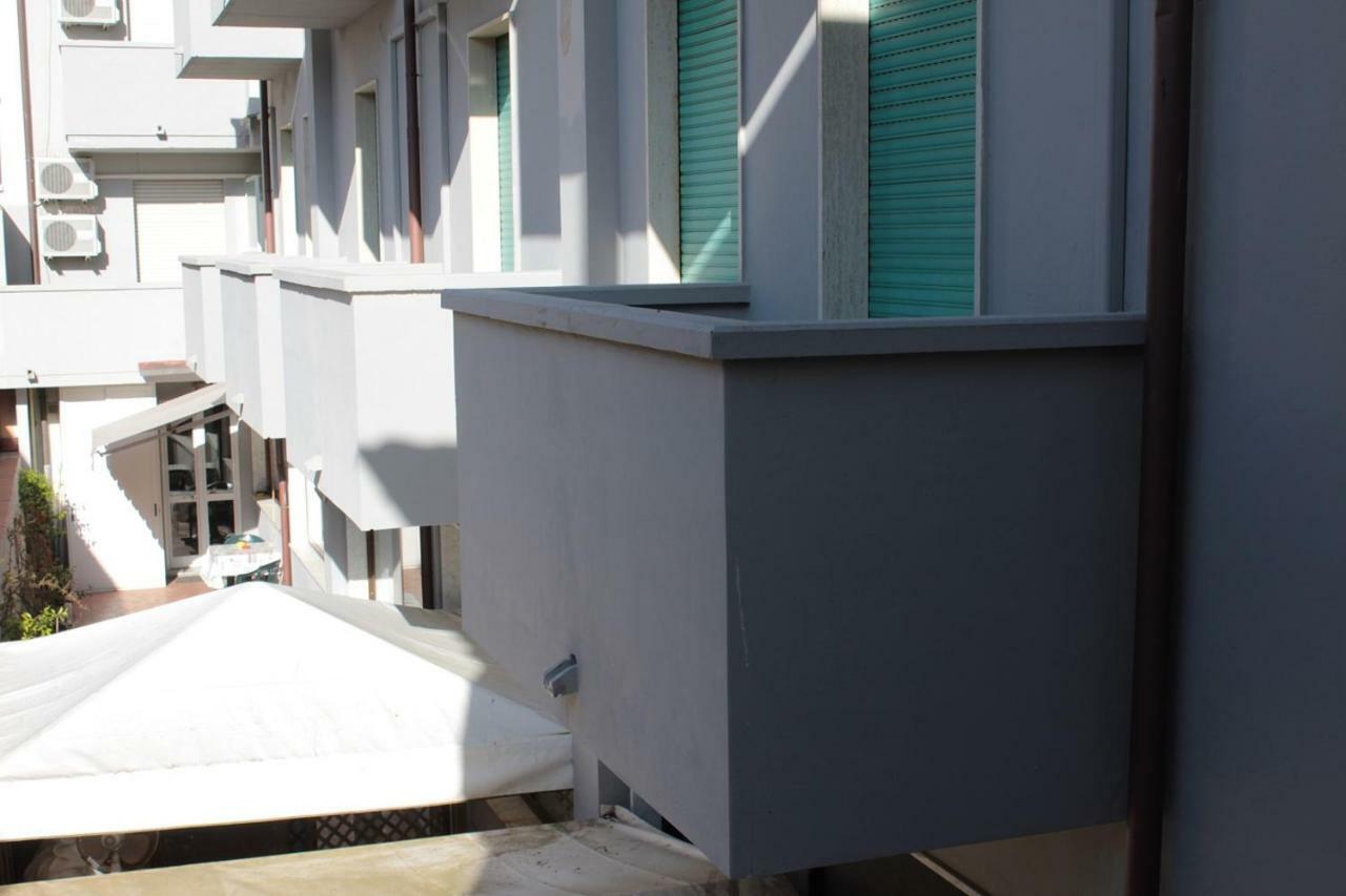 Hotel Derna Viareggio Exteriör bild