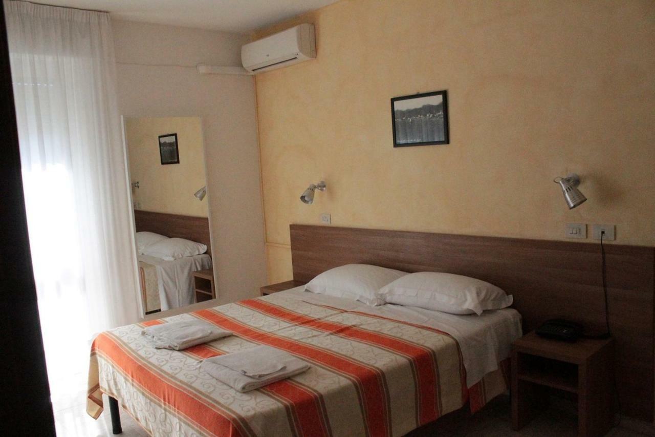 Hotel Derna Viareggio Exteriör bild